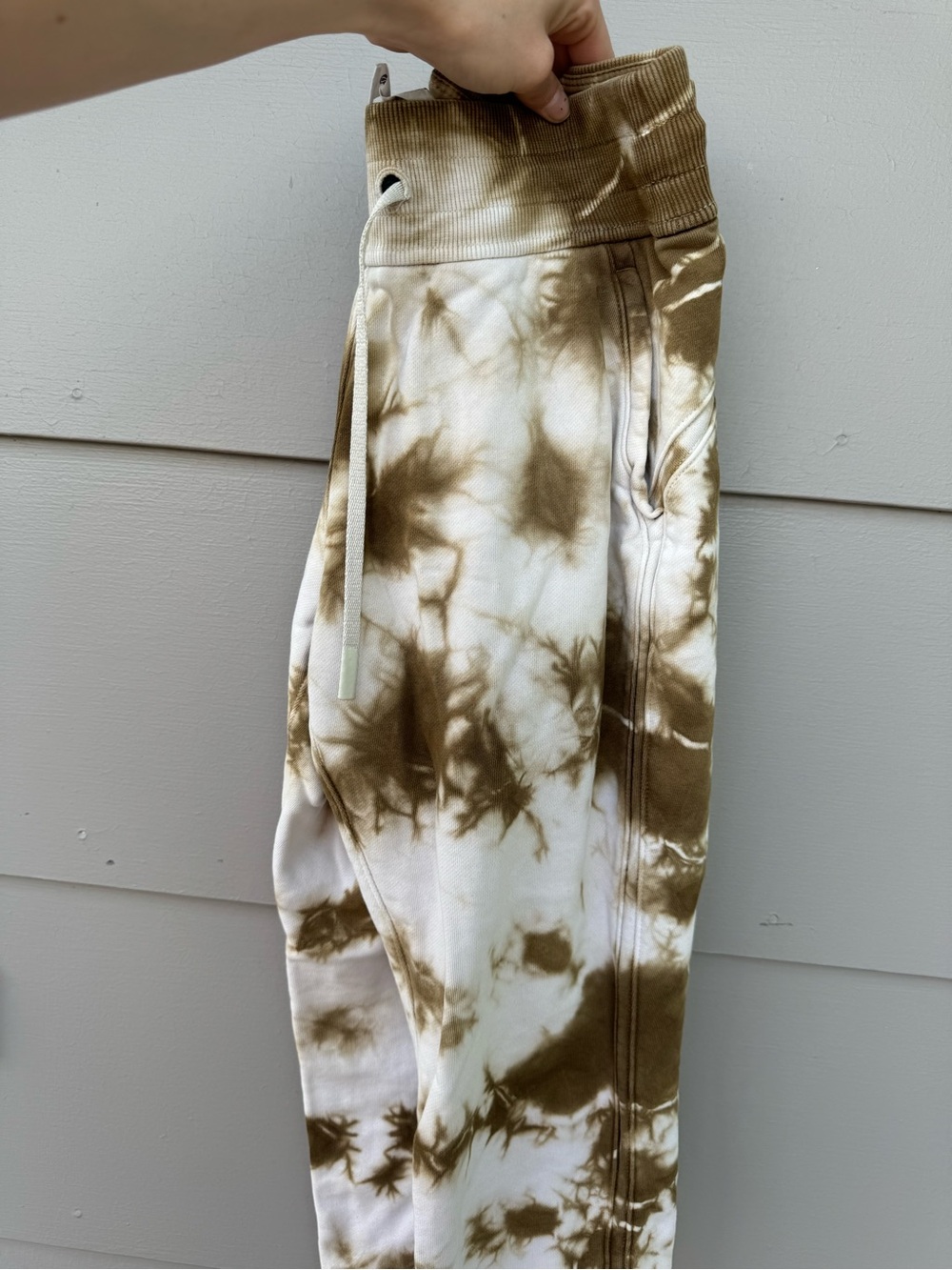 lululemon women’s joggers size 4